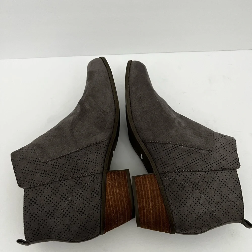 Dr Scholls gray perforated faux suede booties boho side zip excellent si… - Picture 4 of 8